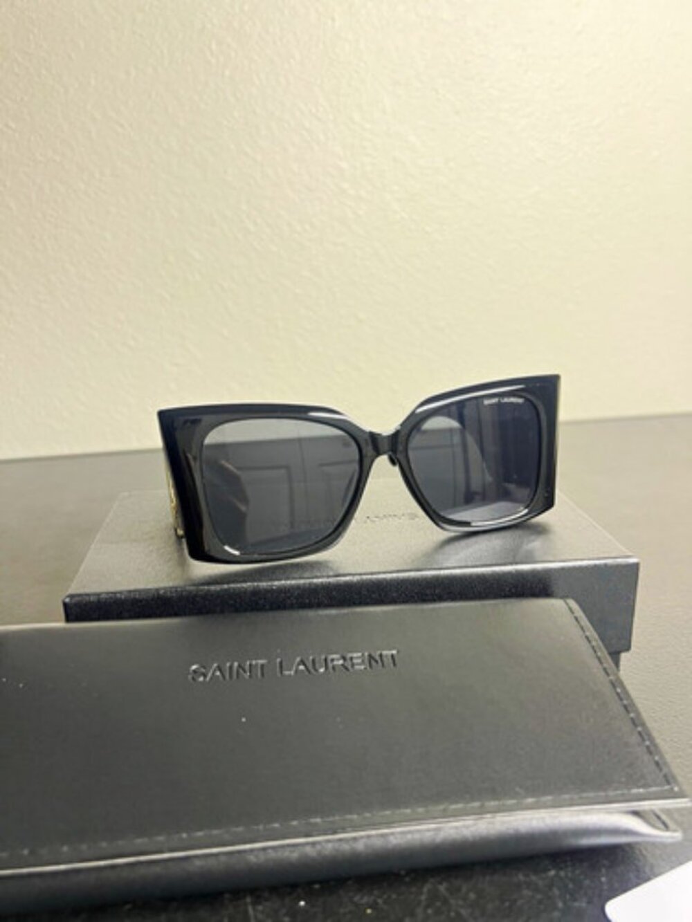 Saint Laurent Women’s Cat Eye Sunglasses Black Plastic Gray Tinted Logo